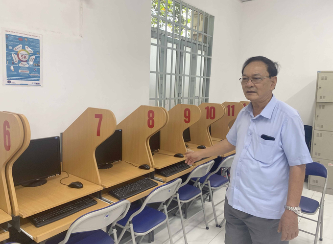 Ông Võ Đức Nguyên – Phó Giám đốc Trung tâm sát hạch lái xe Củ Chi cho biết đơn vị mới đầu tư 65 máy tính bàn phục vụ cho học viên ôn luyện phần thi mô phỏng.