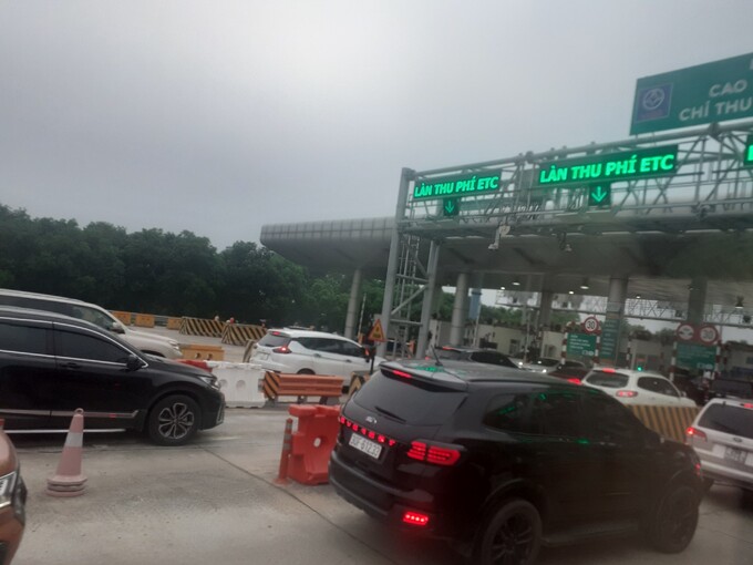 Bộ GTVT đề xuất giảm 30% phí sử dụng đường bộ cho xe kinh doanh vận tải khách và 10% phí đối với xe kinh doanh vận tải hàng hóa đến hết năm 2022,góp phần hỗ trợ doanh nghiệp trong bối cảnh giá nhiên liệu tăng cao.