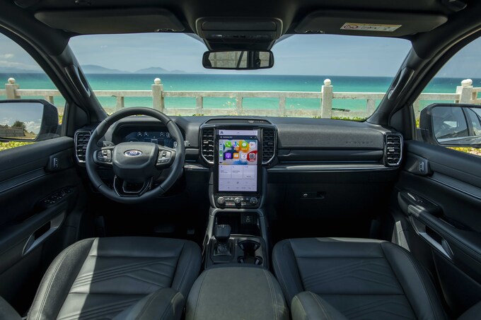 Khoang lái rộng rãi và tiện nghi.