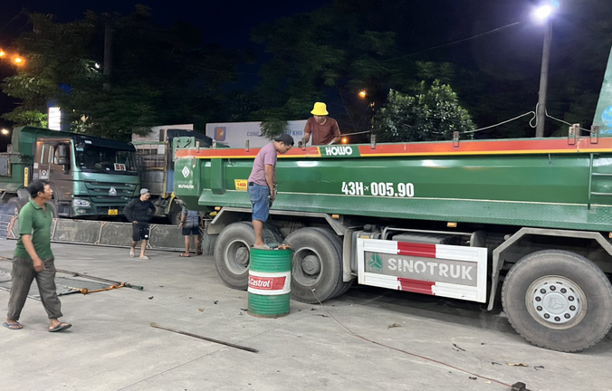 Các đơn vị vận tải tự cắt tháo thành thùng xe cơi nới theo đúng kích thước đăng kiểm.