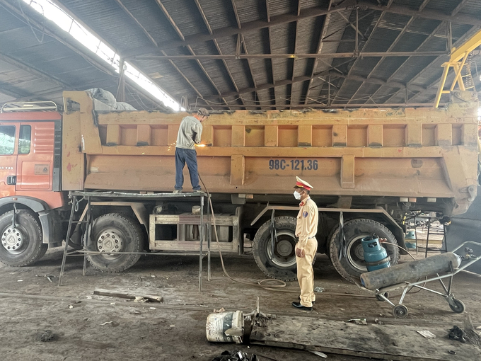 Kiểm tra phương tiện cắt thành thùng