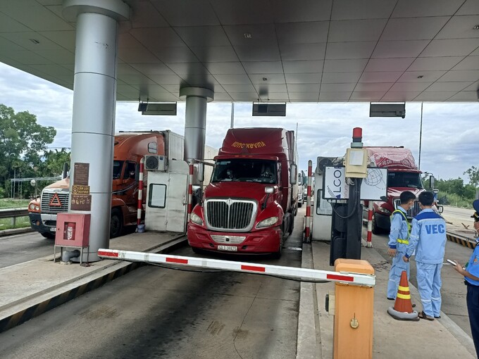 Đảm bảo tiến độ áp dụng thực hiện thu phí tự động trên toàn tuyến cao tốc Đà Nẵng-Quảng Ngãi từ ngày 1/8/2022.