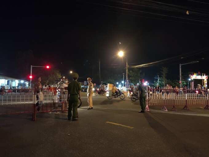 Cán bộ, chiến sĩ làm nhiệm vụ được tăng cường tại những vị trí có mật độ giao thông lớn.