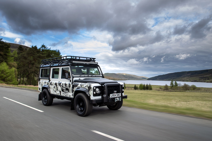 Land Rover Classic hé lộ mẫu Defender V8 Trophy II .