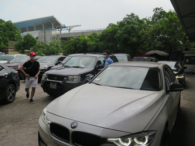 Ô tô nhập khẩu không nhằm mục đích thương mại phải có giấy chứng nhận đăng kiểm mới được thông quan - Ảnh minh họa.