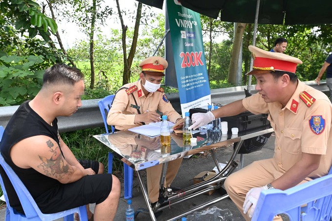 Cục CSGT phát hiện tài xế dương tính với ma tuý trên cao tốc Nội Bài- Lào Cai