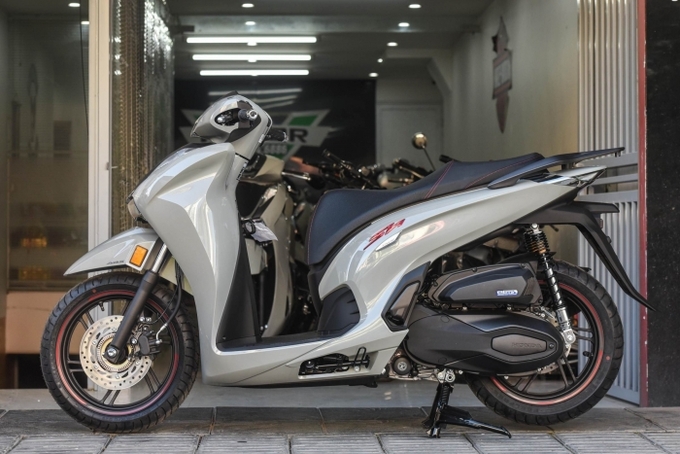 Một số đại lý giảm từ 1 đến 5 triệu đồng cho các mẫu SH350i so với tháng trước.