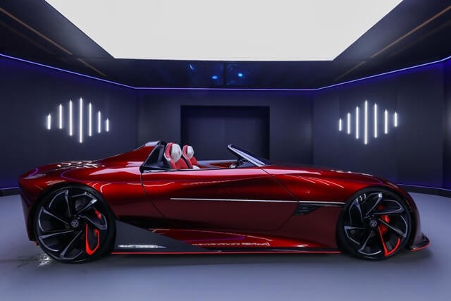 Để Cyberster đặc biệt hơn những chiếc roadster khác trong phân khúc, MG trang bị cửa mở cắt kéo  theo phong cách Lamborghini.