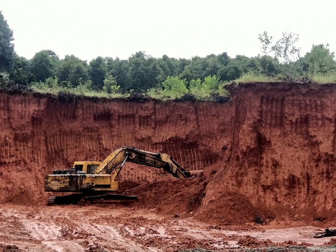Cần sự quyết liệt của địa phương trong việc xử lý, ngăn chặn hành vi xâm phạm hành lang an toàn đường bộ.