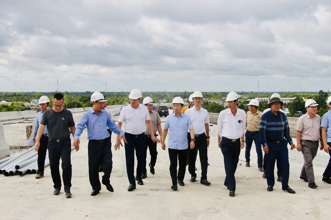 Đoàn kiểm tra của Bộ GTVT tại công trường thi công cầu Mỹ Thuận 2
