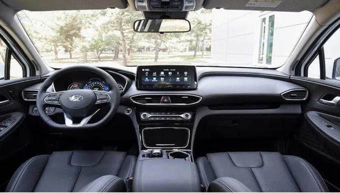 Santa Fe  2023 Có nội thất với chất liệu da cao cấp tông màu sáng.