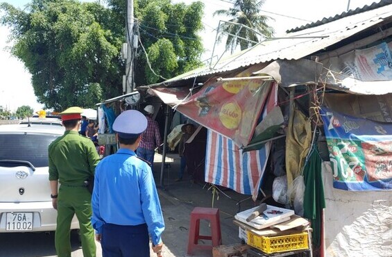 Công tác tái lập hành lang an toàn đường bộ diễn ra nghiêm túc, trách nhiệm.