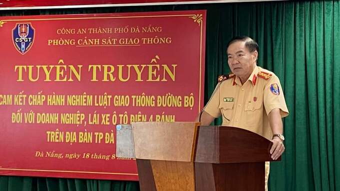 Đại tá Phan Ngọc Truyền phát biểu nhấn mạnh về công tác thực hiện, đảm bảo TTATGT đối với xe ô tô điện 4 bánh chở khách du lịch ở Đà Nẵng.