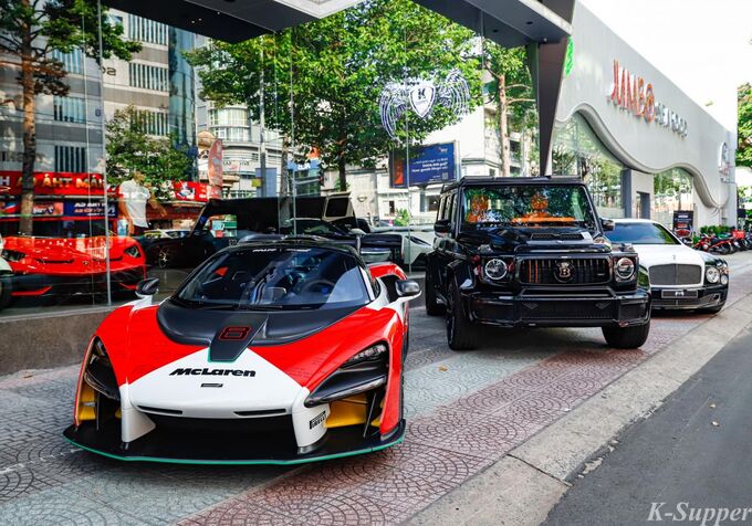 Hiện chưa rõ chiếc McLaren Senna thứ hai tại Việt Nam đã có chủ hay chưa bởi xe hiện vẫn nằm tại một showroom siêu xe có tiếng tại TP. HCM cùng nhiều siêu xe khác. Ảnh- K Supper