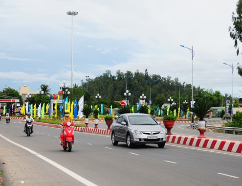 thong-xe-doan-quoc-lo-1-hon-5000-ty-dong-o-mien-tr