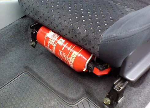 nguoi-su-dung-lo-lang-ve-vi-tri-gan-binh-chua-chay-tren-oto-1