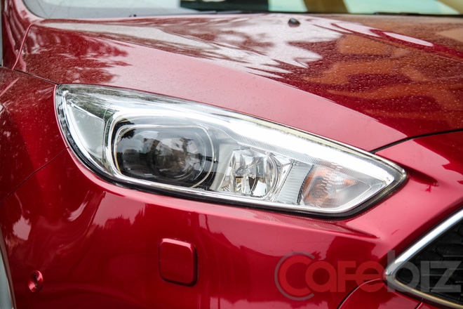 tren-volang-ford-focus-ecoboost-mau-xe-gia-dinh-ta