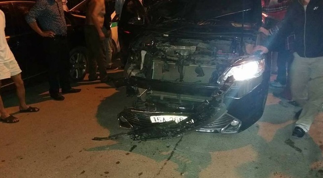 phan-dau-xe-camry-bi-hu-hong-nang-1490231472061