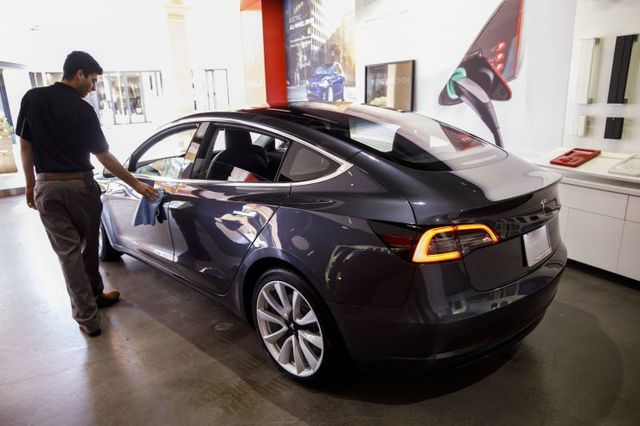 tesla-co-gi-hon-cac-nha-san-xuat-o-to-truyen-thong