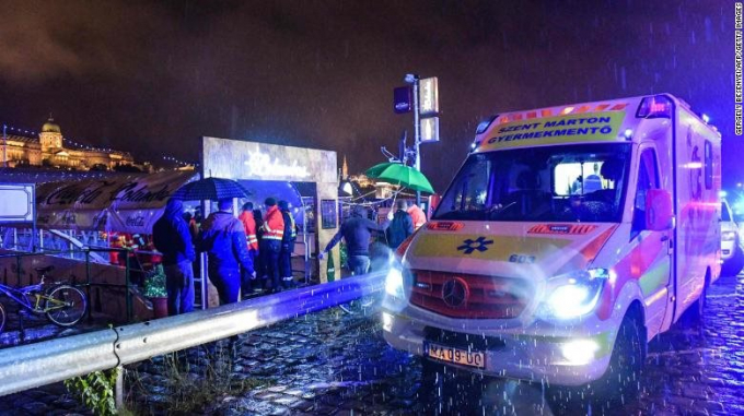 190529185101-02-budapest-tourset-boat-sinks-exlarg