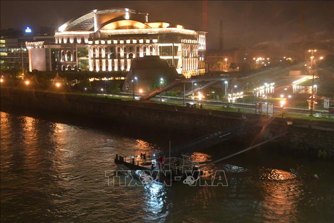 chim_tau_du_lich_tren_song_danube