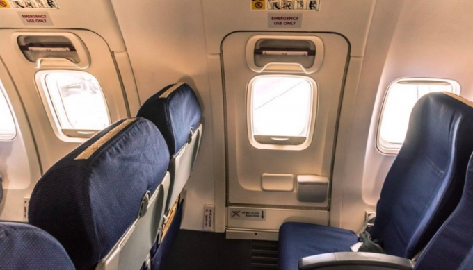 hanh-dong-cua-du-khach-tq-khien-ai-tren-may-bay-cu