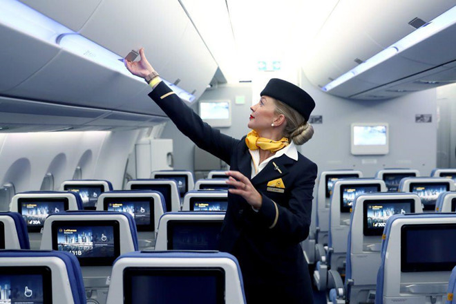 flightattendantoverheadbins1024x683