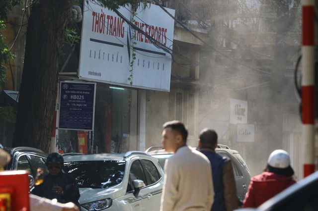 photo-1-15760287064441895475800