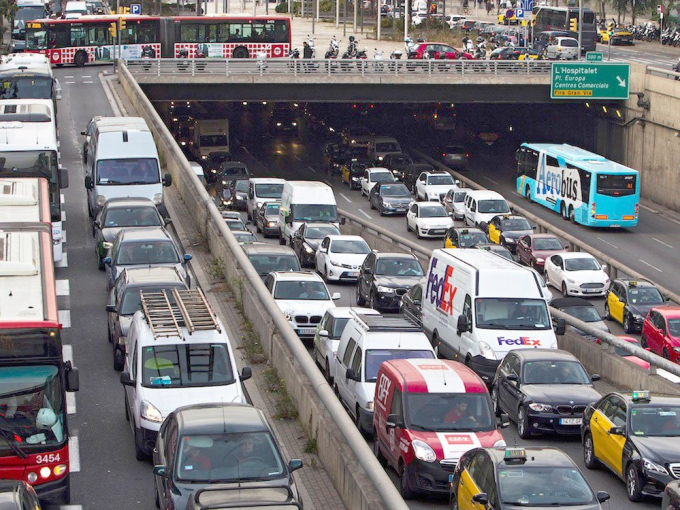 phuong-tien-giao-thong-co-gioi-o-barcelona-tay-ban