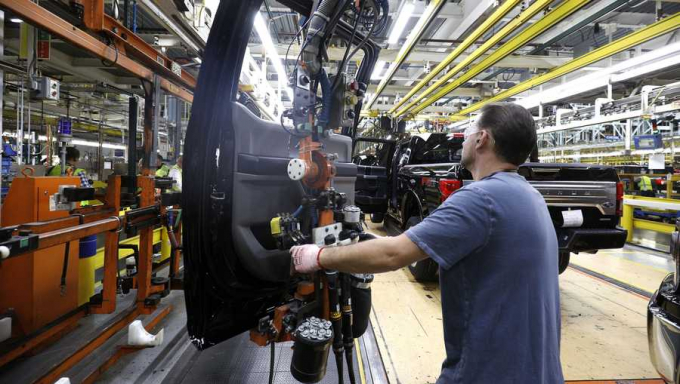 getty-autoworkers-1584551184