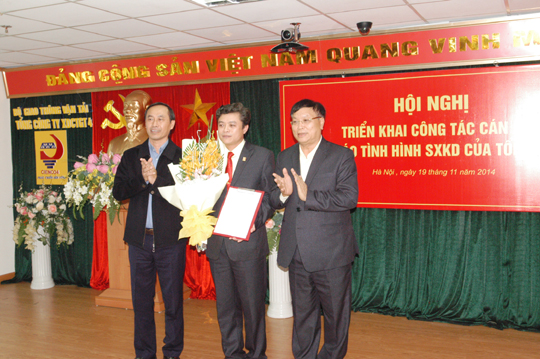 Thứ tưởng Lê Đình Thọ, Chủ tịch HĐTV Cienco 4 Nguyễn Quang Vinh trao Quyết định bổ nhiệm chức Tổng giám đốc Cienco 4 cho đồng chí Nguyễn Tuấn Huỳnh