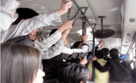 Hà Nội sẽ điều tra nạn quấy rối tình dục trên xe buýt