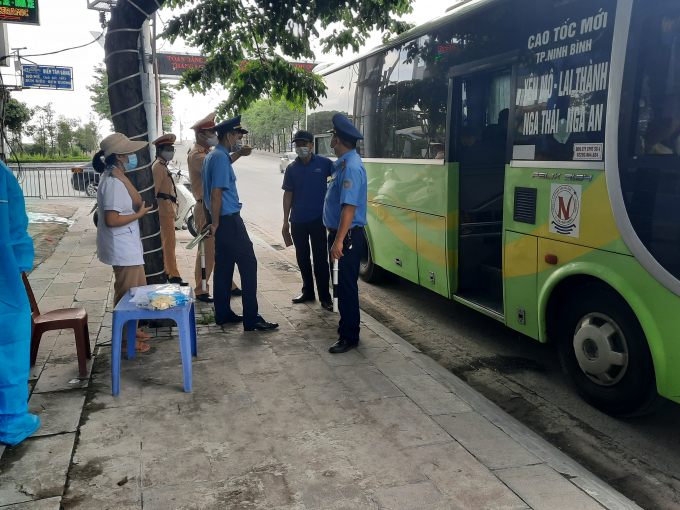 các lực lượng chức năng kiểm tra công tác phòng ch