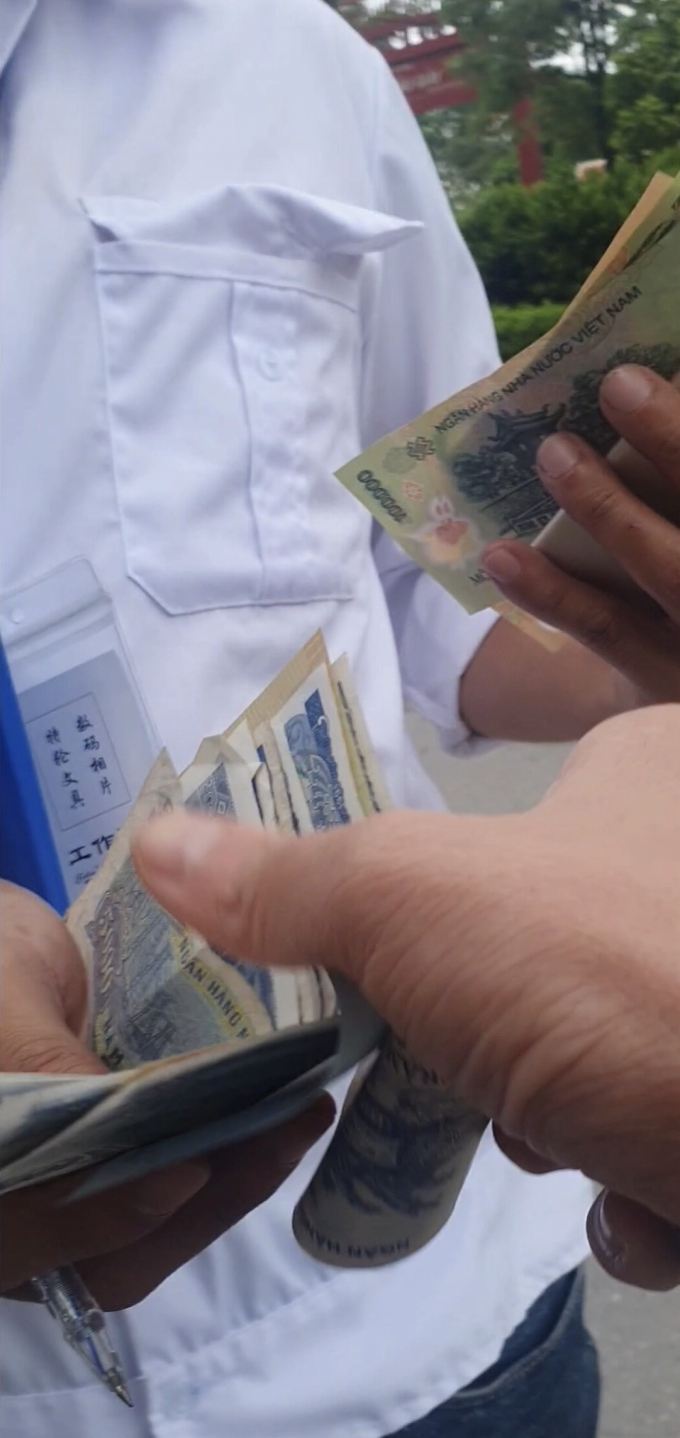 FB3F8899-5EEC-40AD-8F38-01083A6840A5.