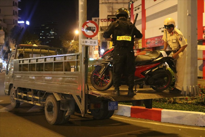 muon-kieu-ma-men-phan-ung-khi-bi-csgt-yeu-cau-kiem