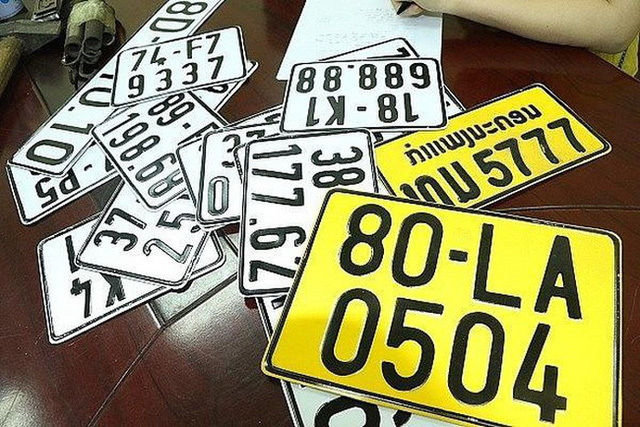 gan-1-trieu-o-to-phai-doi-sang-bien-so-vang-cam-tu