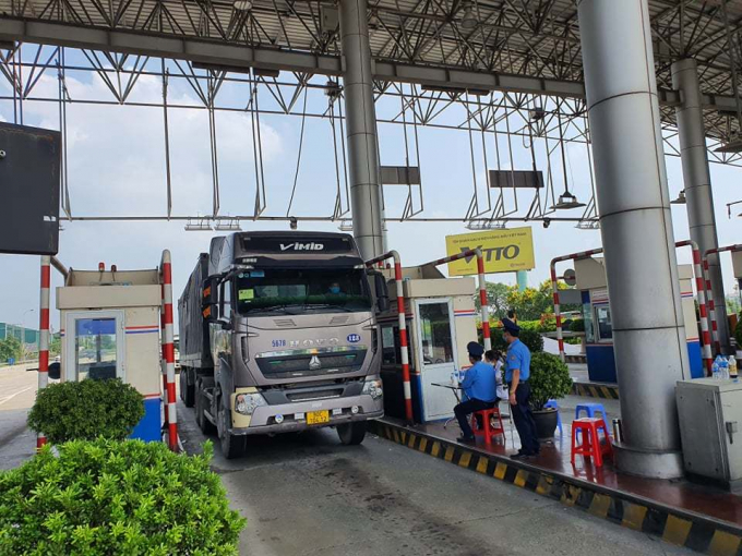 xu-pha-t-ha-ng-loa-t-la-i-xe-luo-ng-xanh-vi-pha-m-