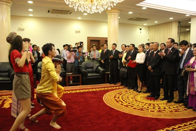 nghi le ra mat duong bay moi