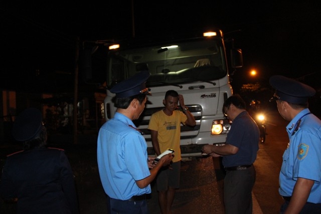 Xe Hoc vien Luc Quan cho qua tai