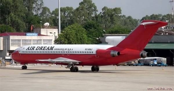 Chiếc máy bay Boeing 727-223 dầm mưa dãi nắng 7 nă
