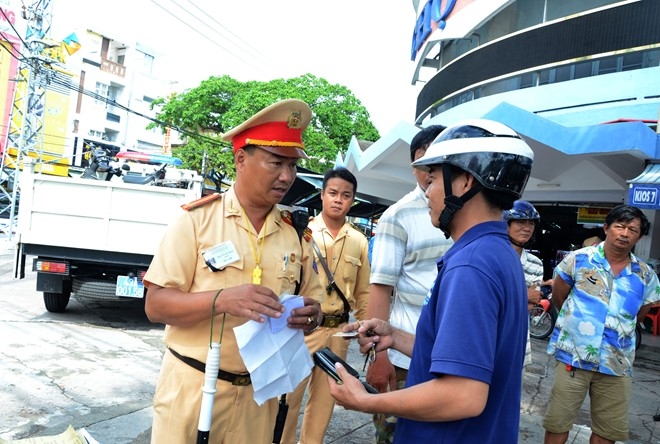 CSGT Đà Nẵng huy động lực lượng ra các %22điểm nón