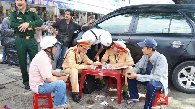 Người điều khiển phương tiện có hành vi lạng lách,