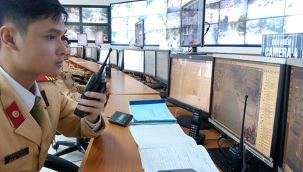 Lực lượng CSGT thông báo lỗi vi phạm từ Trung tâm 