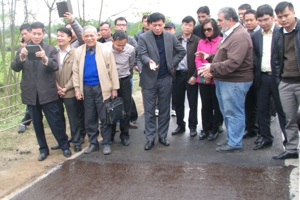 Thứ trưởng Nguyễn Ngọc Đông cùng đoàn c