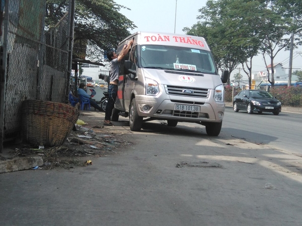 Xe dù mạo danh xe %22xịn%22 lại còn rút tuý