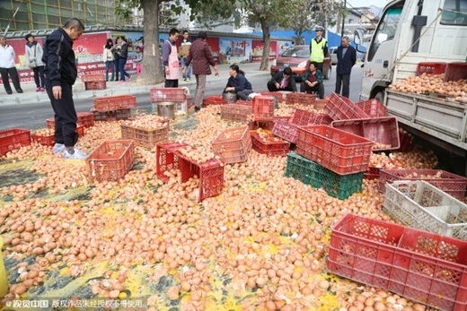 Những vụ rơi vãi hàng hoá và hôi của nô