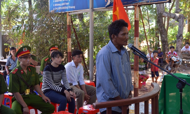 6 tháng tù cho tài xế xe lu cán chết ngưo