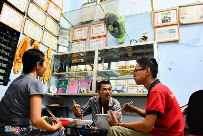 10 'Hiệp sĩ' xe ôm 500 lần bắt cướp ở