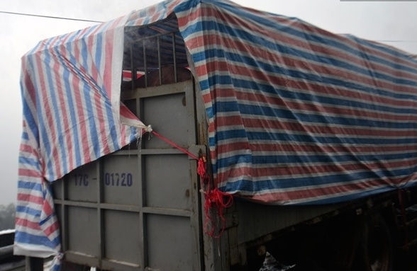 13 Đường đèo Ô Quy Hồ tê liệt, tài xế