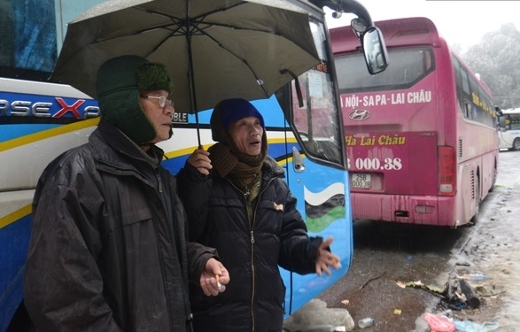 14 Đường đèo Ô Quy Hồ tê liệt, tài xế